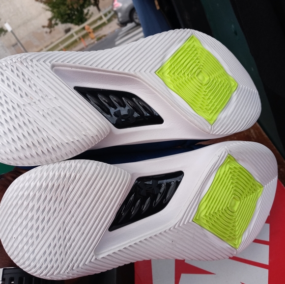 Steph currys - Picture 2 of 3